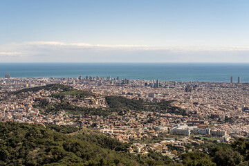 Obraz premium Panoramic view of the city of Barcelona from the Tibidabo mountain in the Collserola natural park