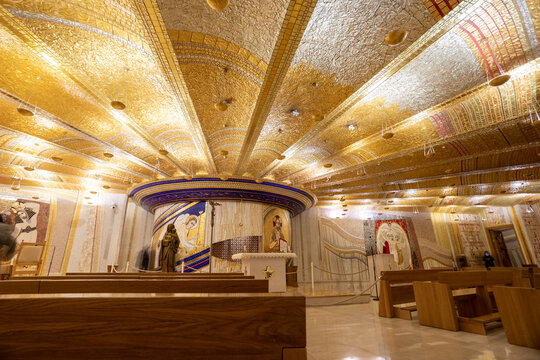 Interno del santuario di San Pio da Pietrelcina (Chiesa di Padre Pio) a San Giovanni Rotondo