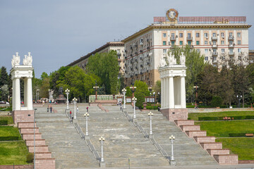 Obraz premium The central staircase on the embankment of Volgograd in Russia.