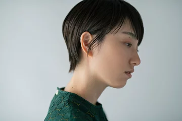 Fotobehang Kapsalon ショートヘアの女性  © One