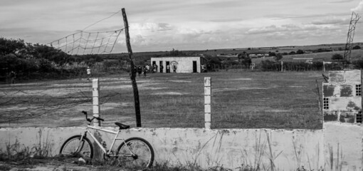 Fototapeta na wymiar old bicycle on the farm