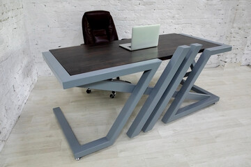 Table in a modern style.
Loft table.
Metal table with wooden inserts.