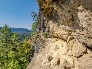 Großer Lorenzstein in der Sächsischen Schweiz - Pfad in der Felswand