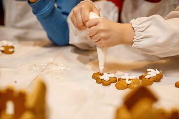 gingerbread hands master class child