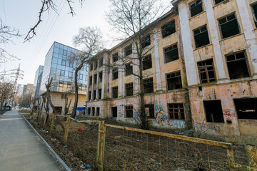 Fototapeta premium An abandoned building in the center of Vladivostok. Abandoned old hospital.