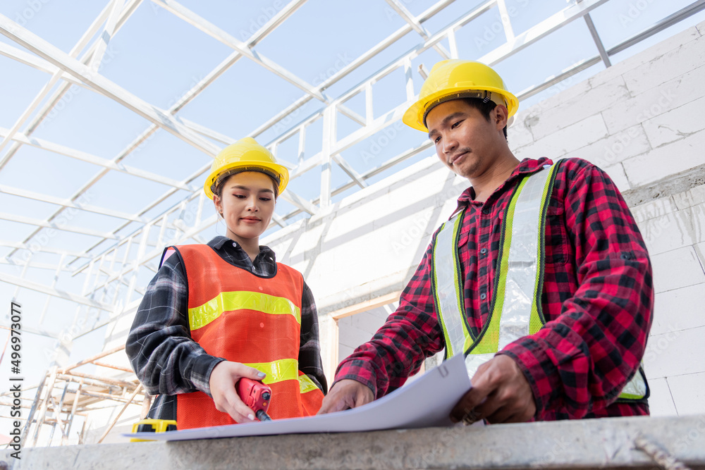Aufkleber architect and client discussing help create plan with blueprint of the building at construction site