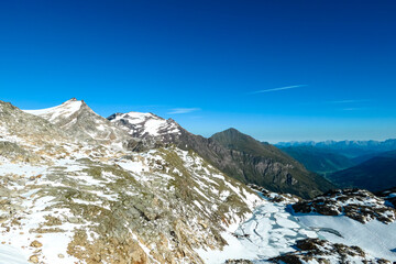 Obraz premium Panoramic view on the mountains of High Tauern Alps in Carinthia and Salzburg, Austria, Europe. Glacier lakes of the Goldbergkees in the Hohe Tauern National Park. Patagonia like landscape. Snow