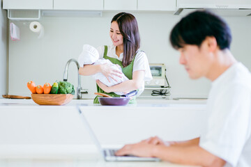 Fototapeta premium テレワークする男性と女性 