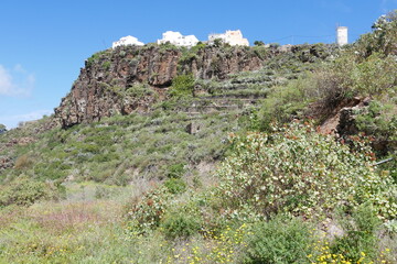 Fototapeta na wymiar Häuser auf Felsen auf Gran Canaria