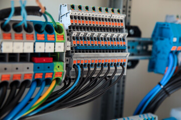 KNX Steuerpult f&uuml;r intelligente Heimautomatisierung im Wohnungsbau. selektiver Fokus.