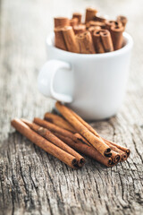 Obraz na płótnie Canvas Dry cinnamon sticks on wooden table. Cinnamon spice.