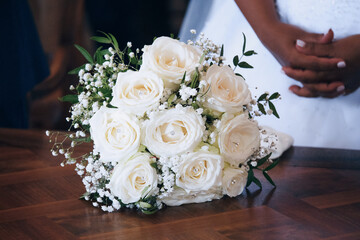 Bouquet of flowers at a wedding/Bouquet de fleurs lors d'un mariage