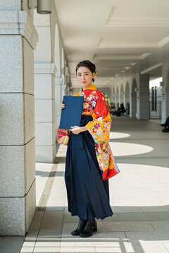 卒業を迎えた女子大学生