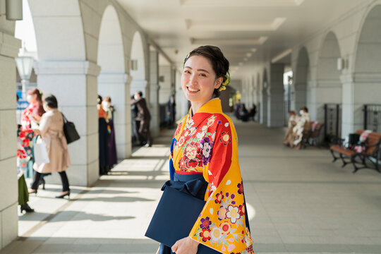 卒業を迎えた女子大学生
