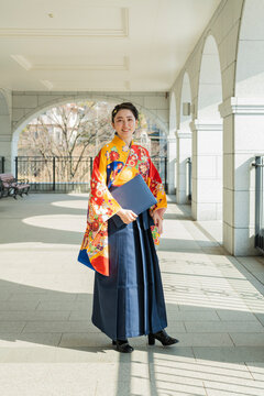 卒業を迎えた女子大学生