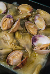 Alcachofas con almejas