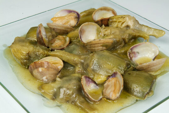 Alcachofas con almejas