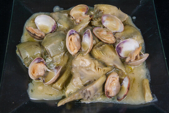 Alcachofas con almejas