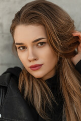 Naklejka premium Female young portrait of a beautiful stylish girl with a pretty face looking at the camera