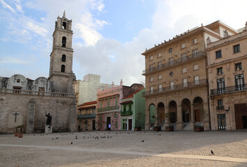 Fototapeta na wymiar San Francisco square in Havana, Cuba
