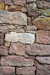 Steinmauer, geschichtet aus Schwarzwälder Buntsandstein