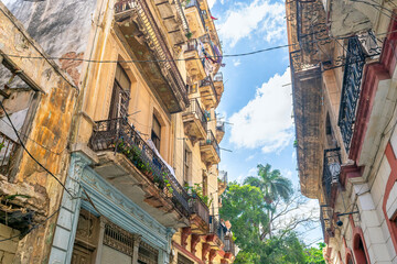 Naklejka premium Weathered and run-down buildings in Havana, Cuba