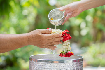 Pouring water on hands of seniors and gives blessings, (Songkran holiday Thailand) - obrazy, fototapety, plakaty