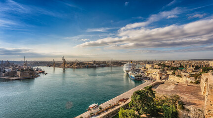 Fototapeta na wymiar Valletta harbor on Malta