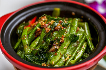 A pot of dry fragrant and delicious dry stir-fried green beans