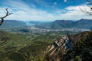 Lac du Bourget depuis la pointe de la Gorgeat , Paysage du Massif de la Chartreuse au printemps  ,...