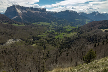 Fototapeta premium Mont Granier , Paysage du Massif de la Chartreuse au printemps , Savoie , France