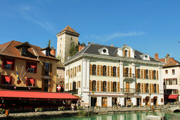 Fototapeta na wymiar Beautiful view of river and houses on a sunny day. Annecy. France.