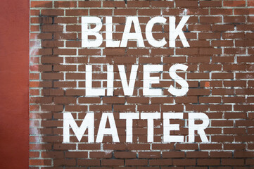 Fototapeta na wymiar The words Black Lives Matter painted onto a brick building.