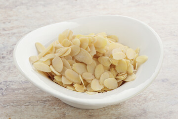 Almond nut slices for culinary