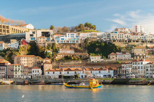 Portugal, Porto, Tourboat on Douro river passing by Vila Nova de Gaia