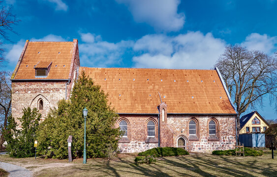 Die Kirche in Koserow aus dem 13. Jahrhundert ist die älteste Kirche an der Ostseeküste von Usedom