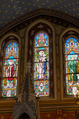 Obraz premium Intérieur de l'Église Saint-Roch d'Aiguèze entièrement peint (Occitanie, France)