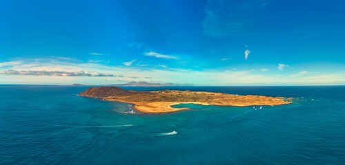Obraz premium Stunning aerial panoramic view of Lobos island near Corralejo in Fuerteventura.