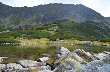 Tatry, Dolina Pięciu Stawów Polskich, nad stawem we wrześniu © Ewa