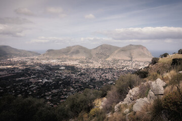 Obraz premium Hiking in the Spring Coastal Forest Hills of Sicily in Italy, Europe