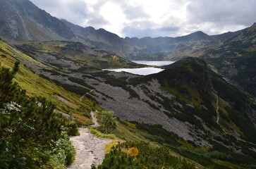 Tatry, widok na Dolinę Pięciu Staw&oacute;w Polskich ze szlaku przez Świst&oacute;wkę, Polska