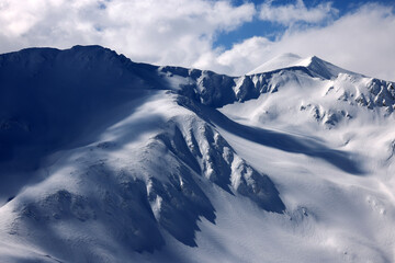 Fototapeta na wymiar Winter landscape in the Transylvanian Alps - Fagaras Mountains, Romania, Europe 