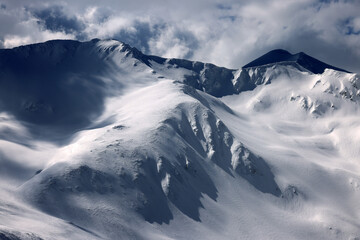 Fototapeta na wymiar Harsh winter landscape in the Transylvanian Alps, Romania, Europe
