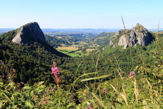 Les Roches Tuili&egrave;re et Sanadoire, anciens volcans d'Auvergne