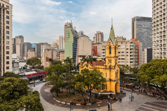 Vista do Largo do Paissandu, centro da cidade de S&atilde;o Paulo, Brasil.