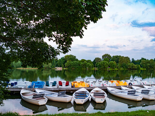 Obraz premium Rowing boats and pedal boats for rent at the landing stage in the lake