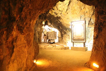 Underground silver mine mining heritage of the city of Zacatecas Mexico where you can see large rocks and illuminated tunnels to walk
 - obrazy, fototapety, plakaty