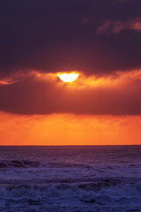 Fototapeta na wymiar Ocean sun rise in the clouds