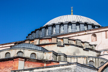 Fototapeta na wymiar Byzantine architecture of the Hagia Sophia, famous historic landmark in Istanbul, Turkey