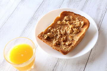 美味しそうなピーナッツトーストモーニング